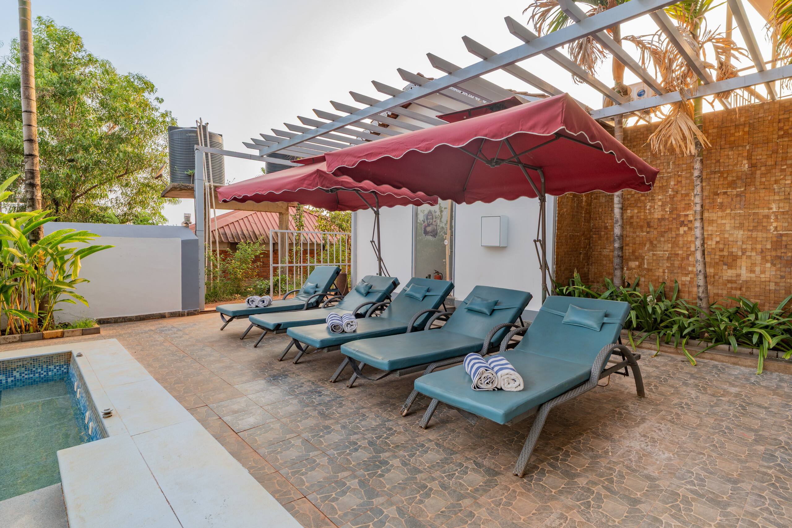 Retreat W/ Pool, & Restros Near Ashvem Beach 35