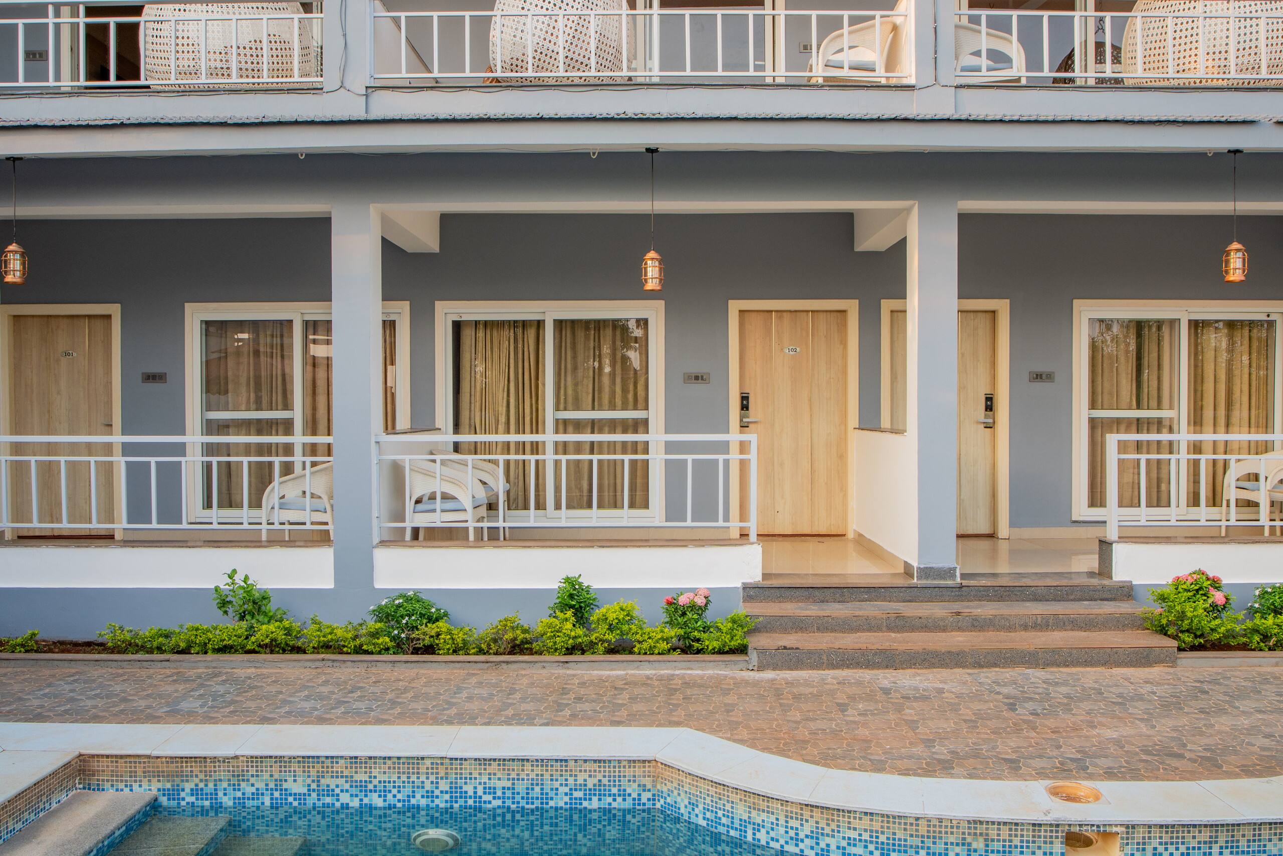 Retreat W/ Pool, & Restros Near Ashvem Beach 34