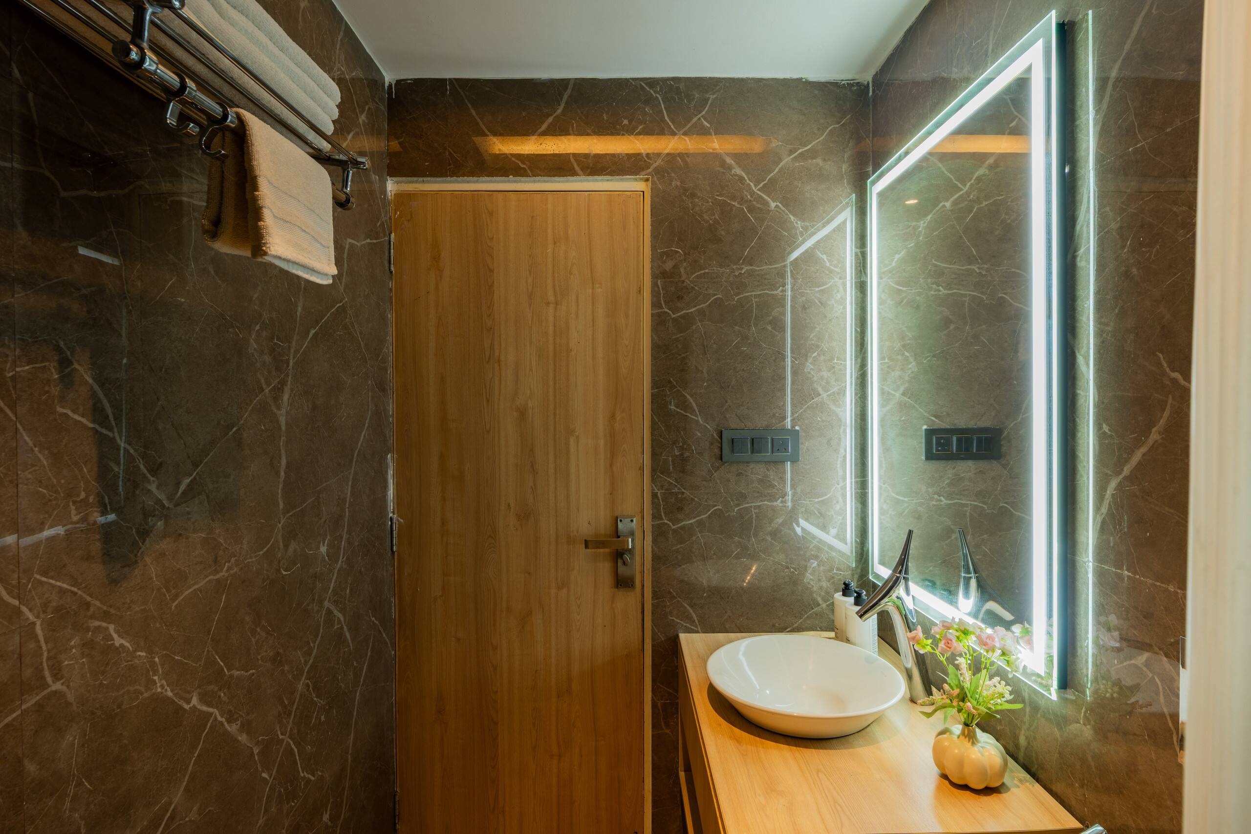 Retreat W/ Pool, & Restros Near Ashvem Beach 30