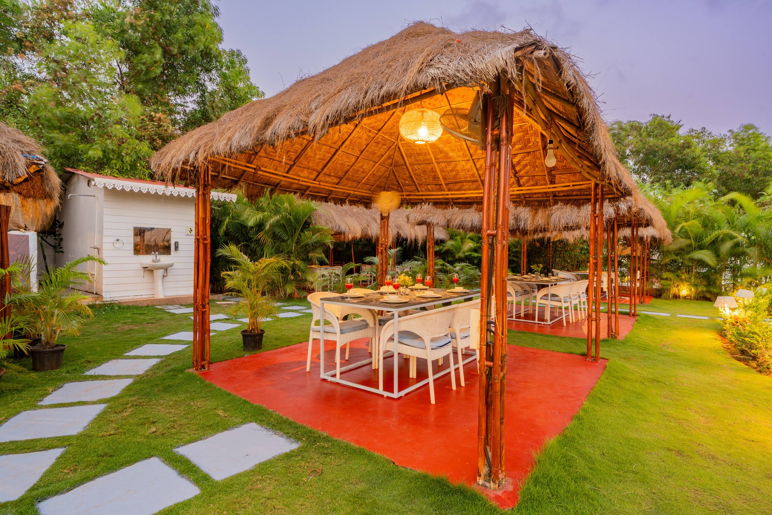 Retreat W/ Pool, & Restros Near Ashvem Beach 16