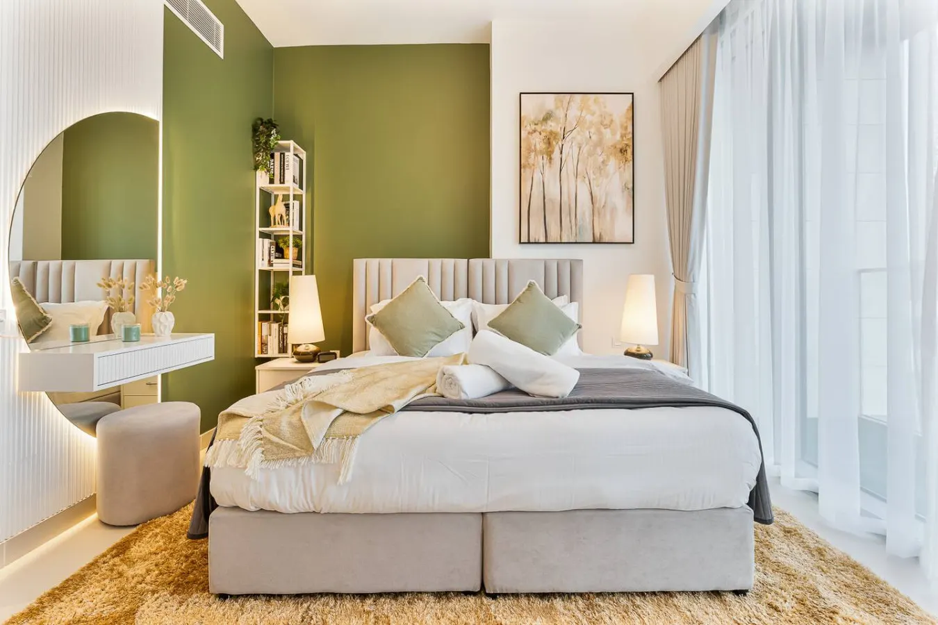 Serene Canal Escape Spacious 3BR + Maid Apt 17