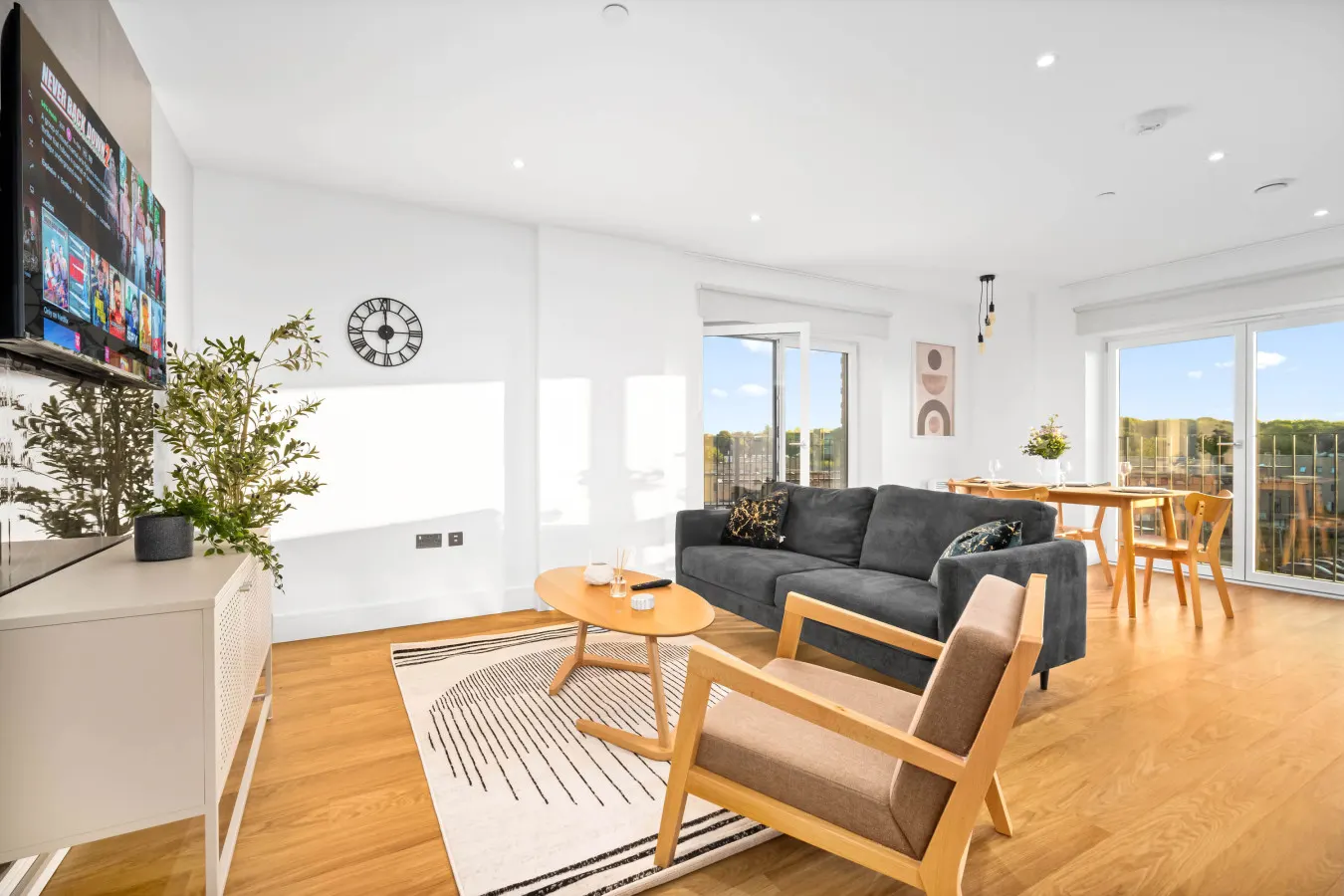 Stylish 2 Bed Apartment * Balcony * Netflix