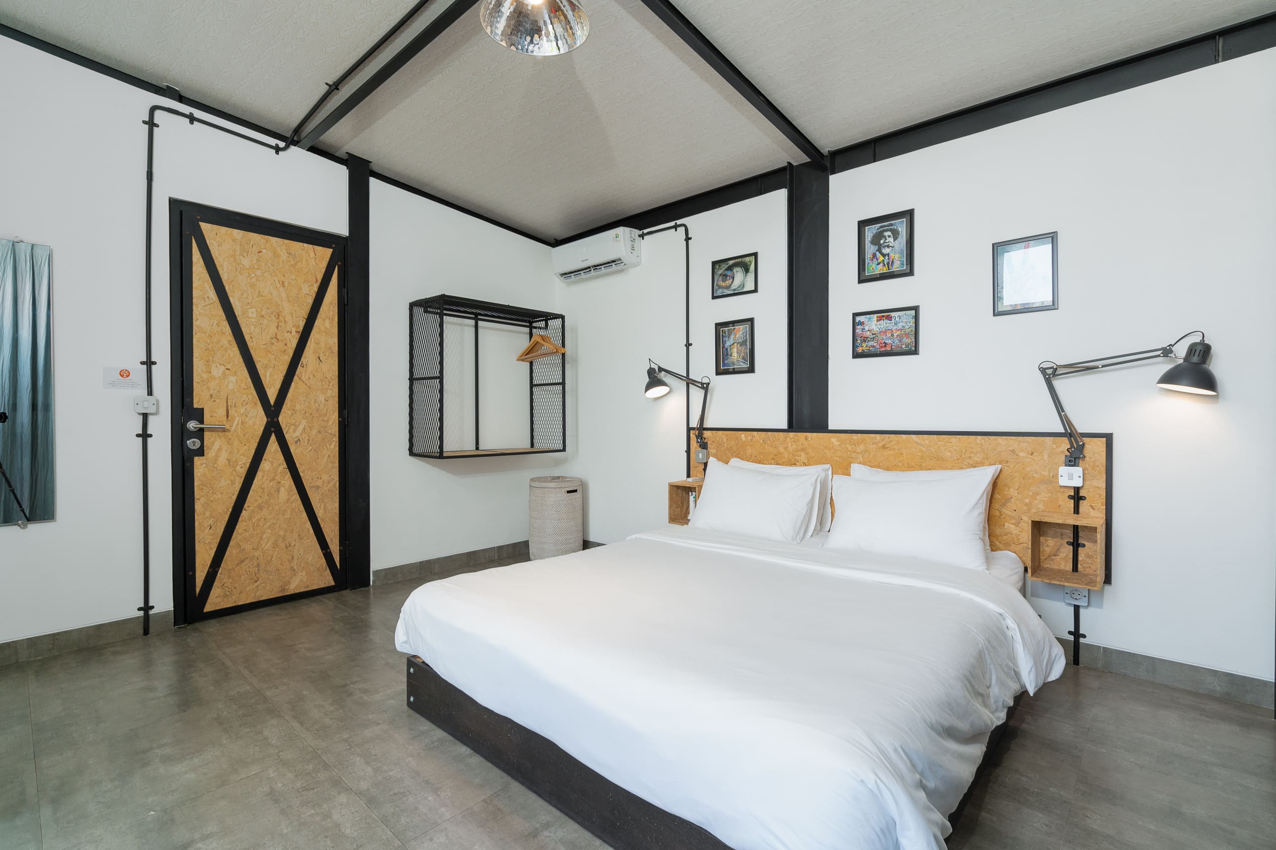 Unique industrial themed luxury villa in Umalas 37