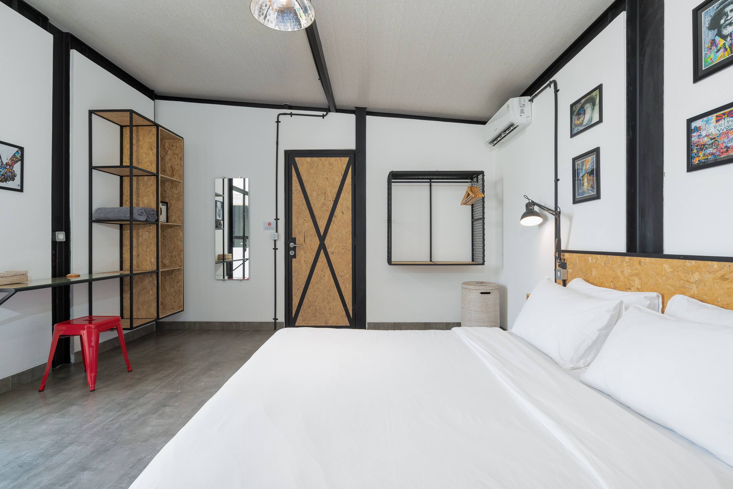 Unique industrial themed luxury villa in Umalas 38
