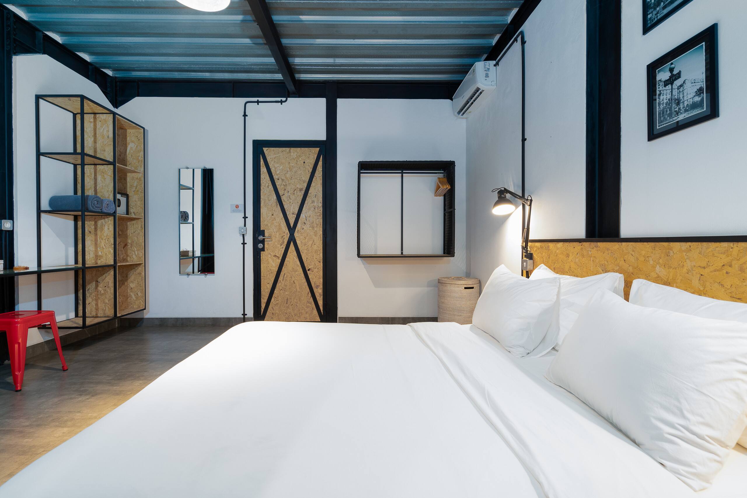 Unique industrial themed luxury villa in Umalas 34