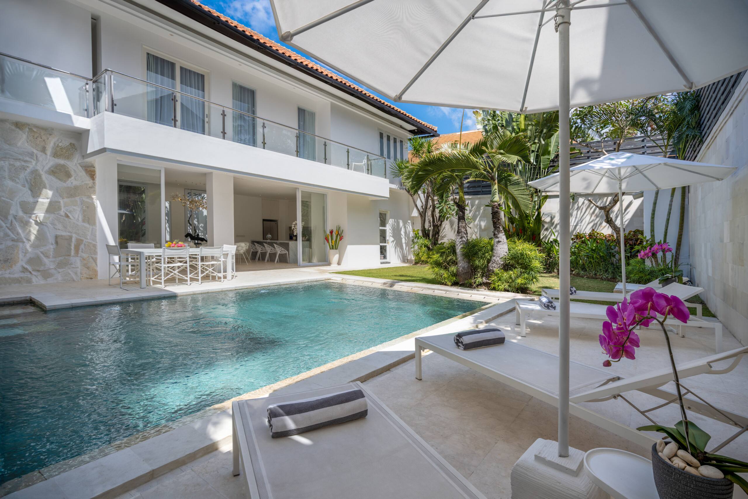 Villa Manis Cantik: 4-Bedroom w/ Pool — photo 2