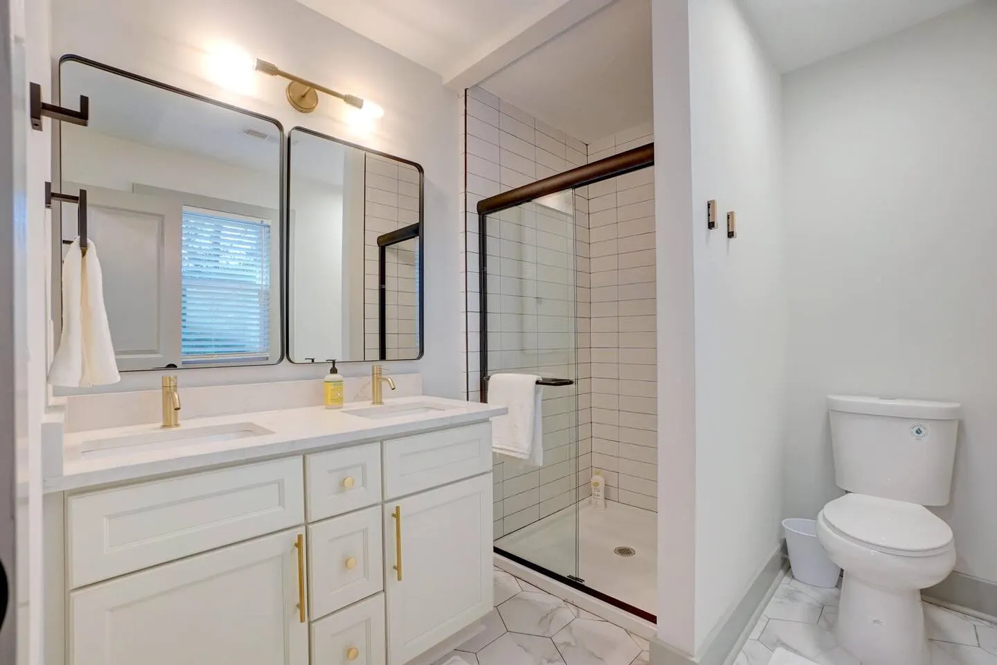 Generous 5BR North Hills Slps 17 Creator Studio 17