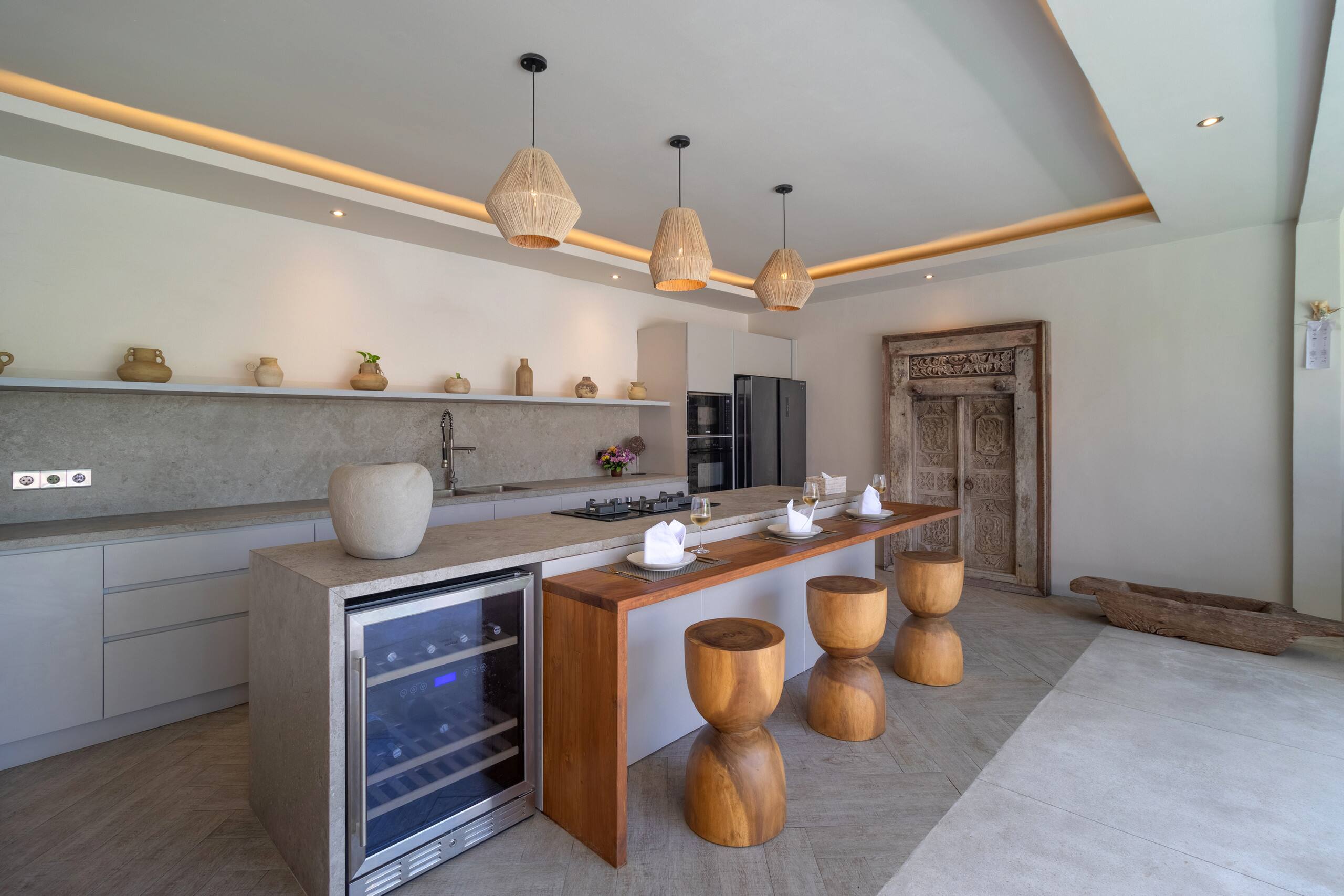 Tropical 3BR Pool Villa Near Canggu Hotspots — photo 3