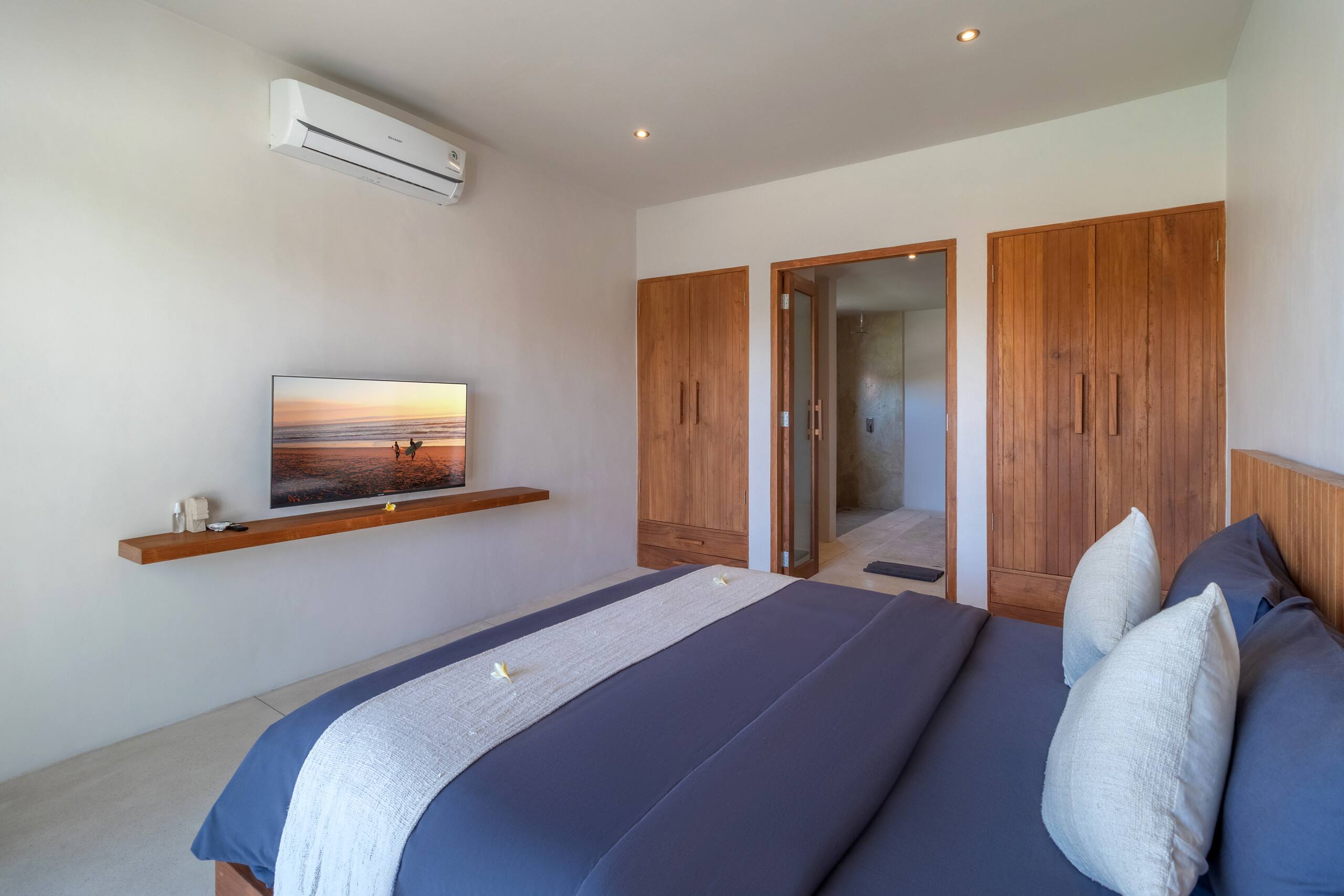 Tropical 3BR Pool Villa Near Canggu Hotspots 37