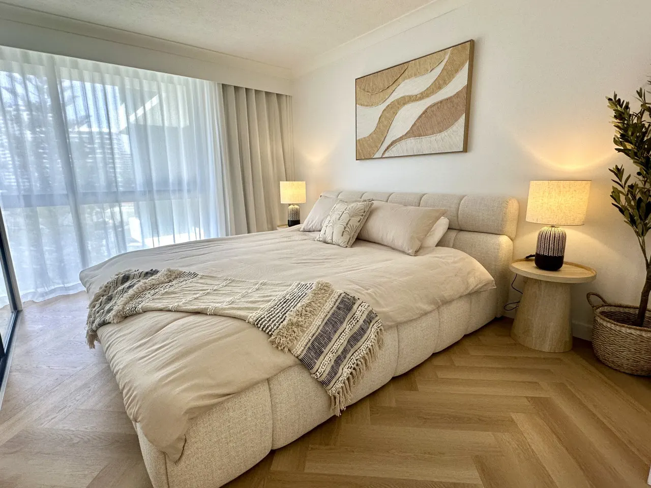 Beachfront Ocean View Apartment in Surfers Paradise - Saltwater Luxe (1BR) 9