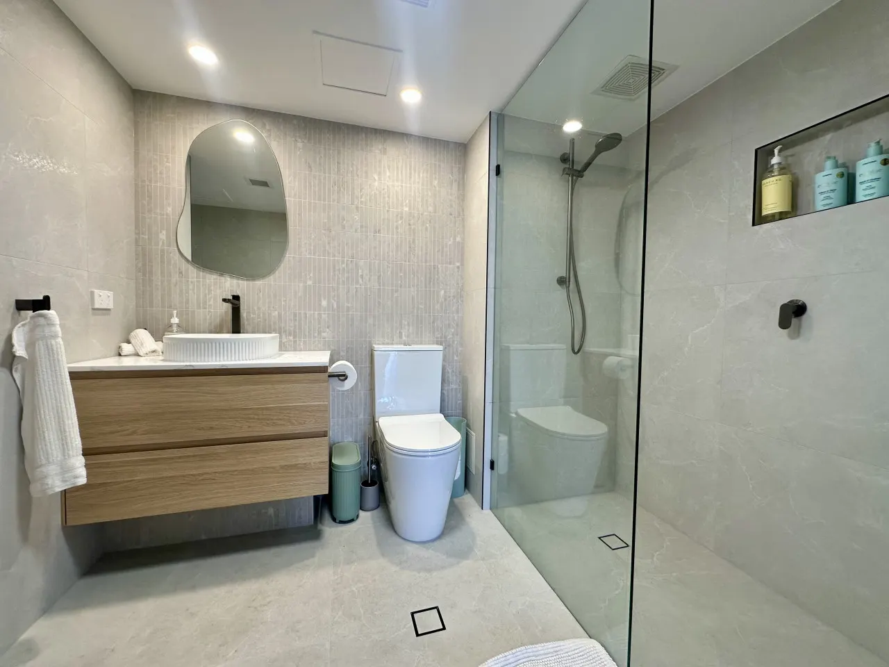 Beachfront Ocean View Apartment in Surfers Paradise - Saltwater Luxe (1BR) 12