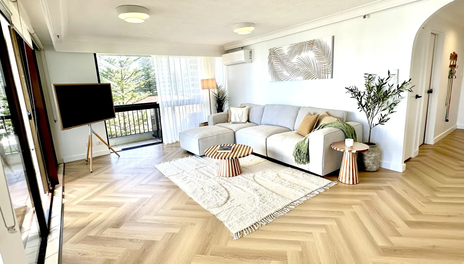 Beachfront Ocean View Apartment in Surfers Paradise - Saltwater Luxe (1BR) 4