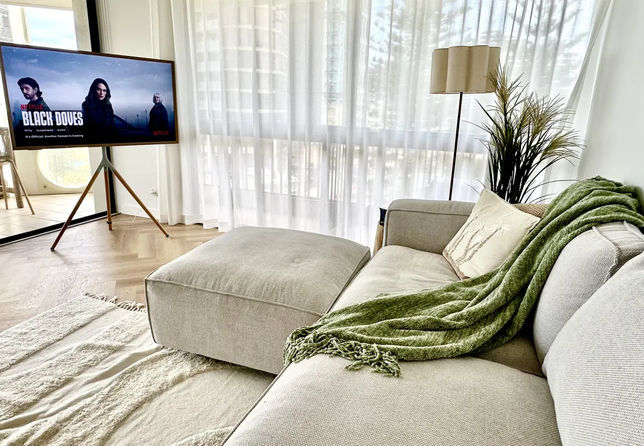 Beachfront Ocean View Apartment in Surfers Paradise - Saltwater Luxe (1BR) 8