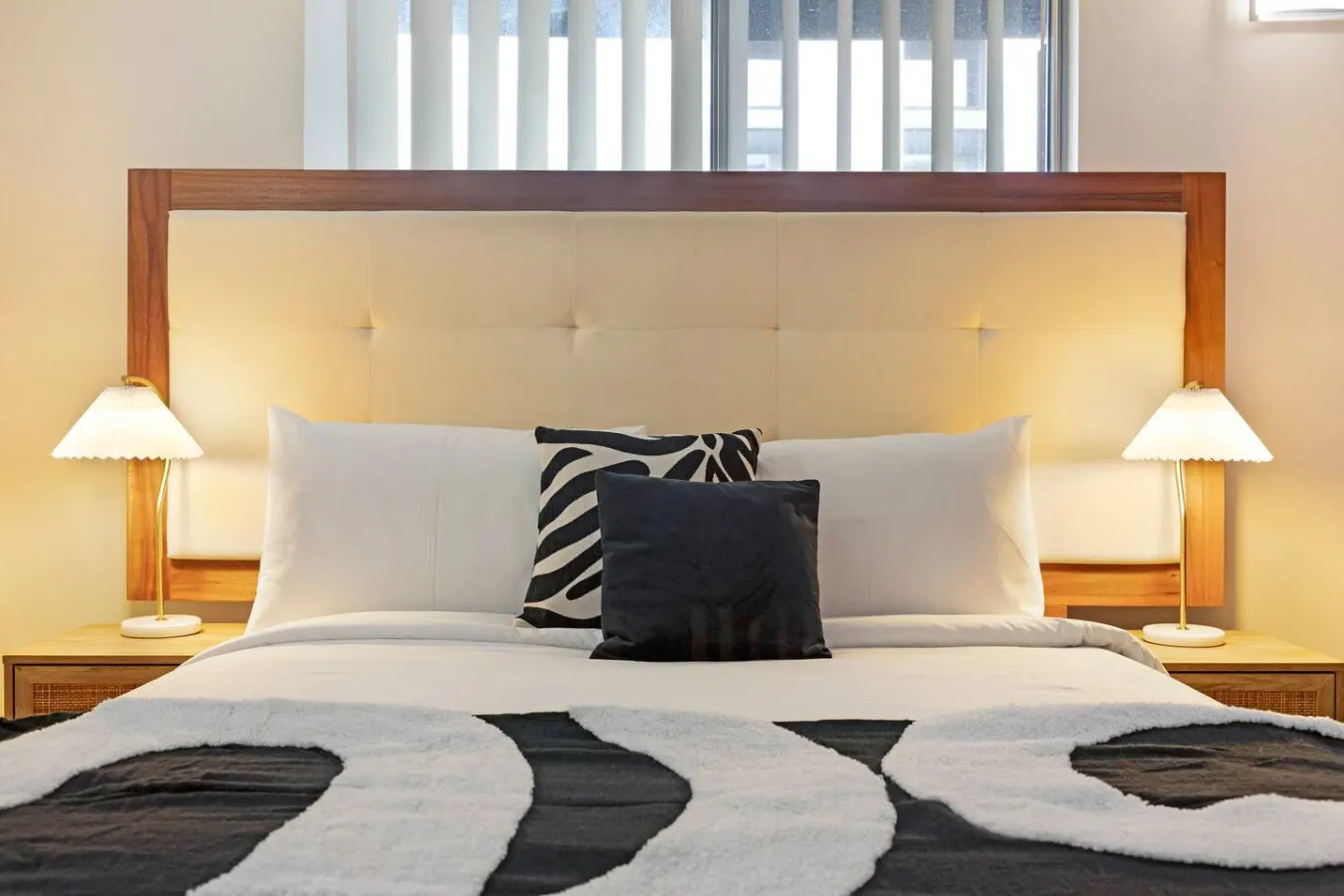 Zen City-Venture: Balcony Dining - Cozy - CBD 20