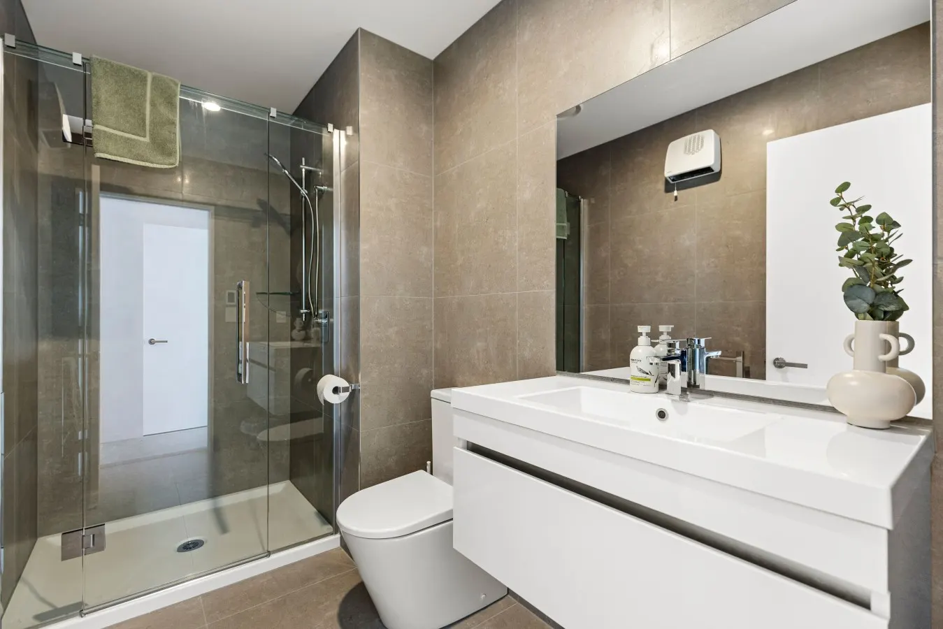 Central Stay – 5 Min Walk to Te Pae + FREE Parking 16
