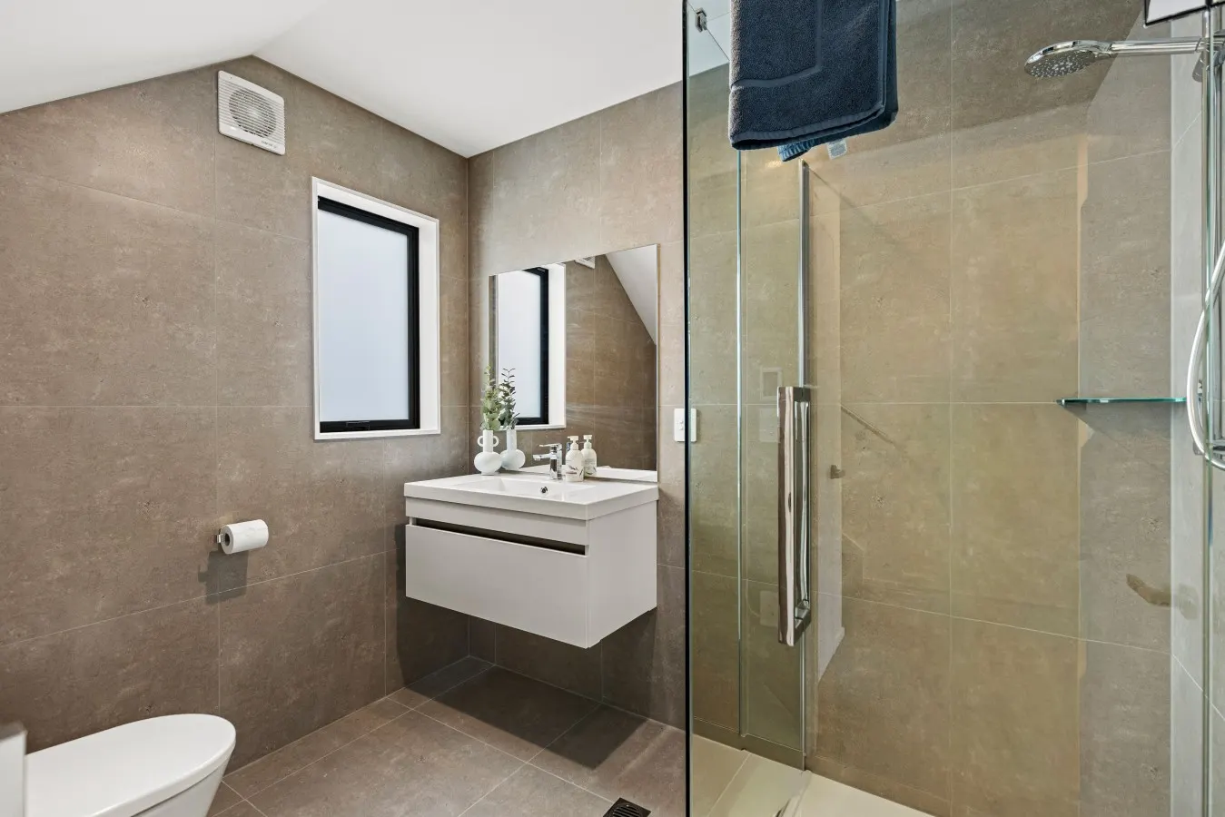Central Stay – 5 Min Walk to Te Pae + FREE Parking 3