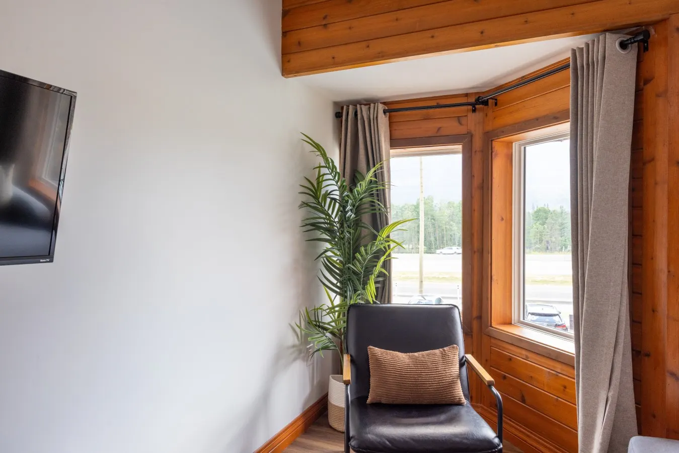 Suite 3 at The Gem | Modern 2BR | Sleeps 6 — photo 5