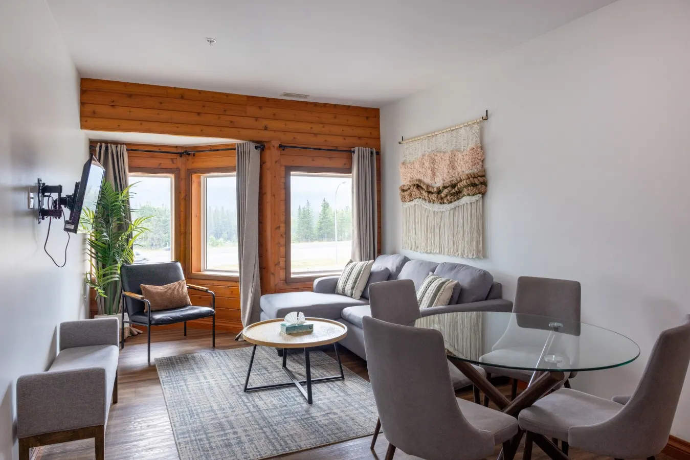 Suite 3 at The Gem Modern 2BR Sleeps 6 6