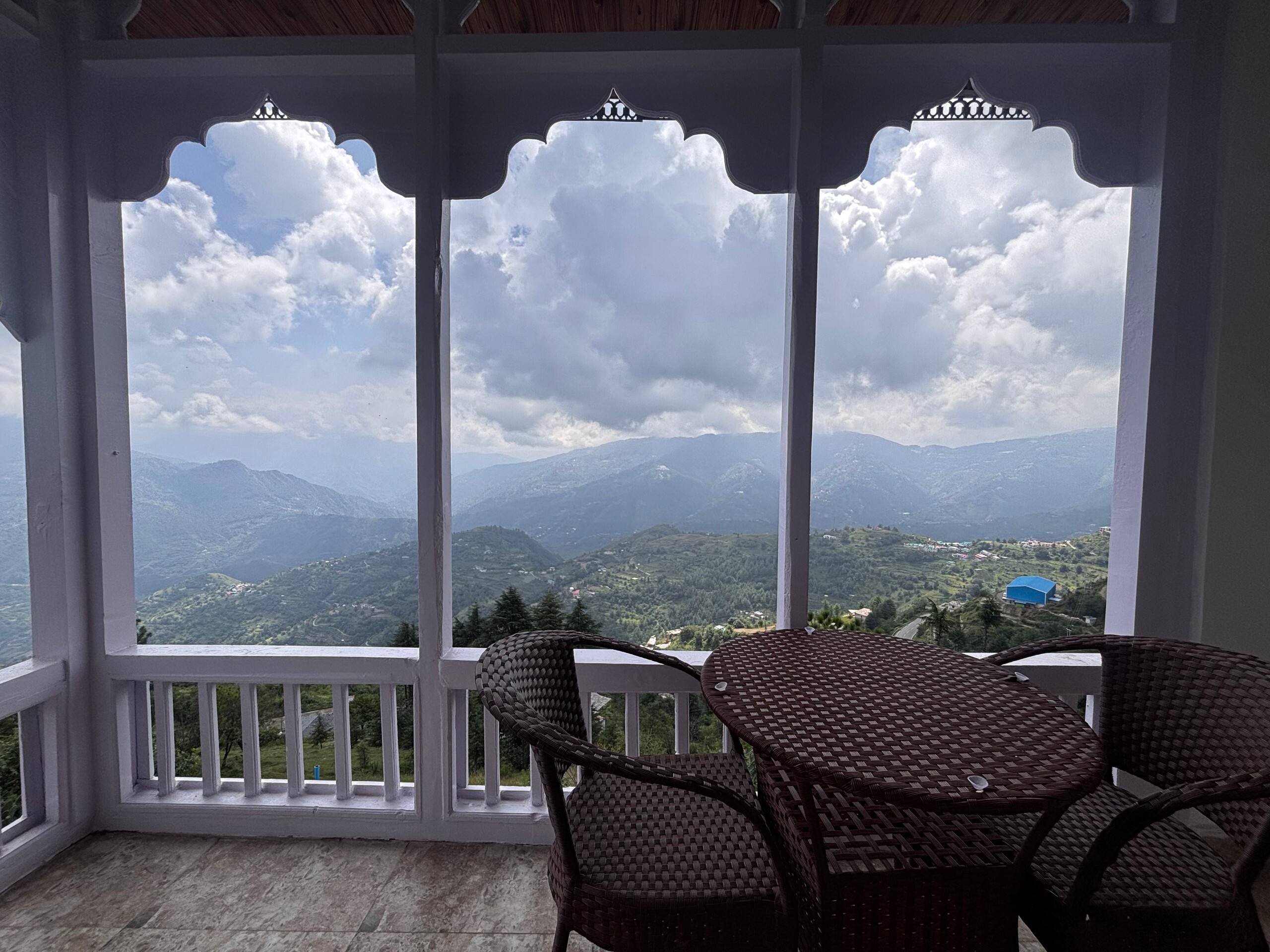 The hidden hedges - Himalayan Horizon House — photo 3
