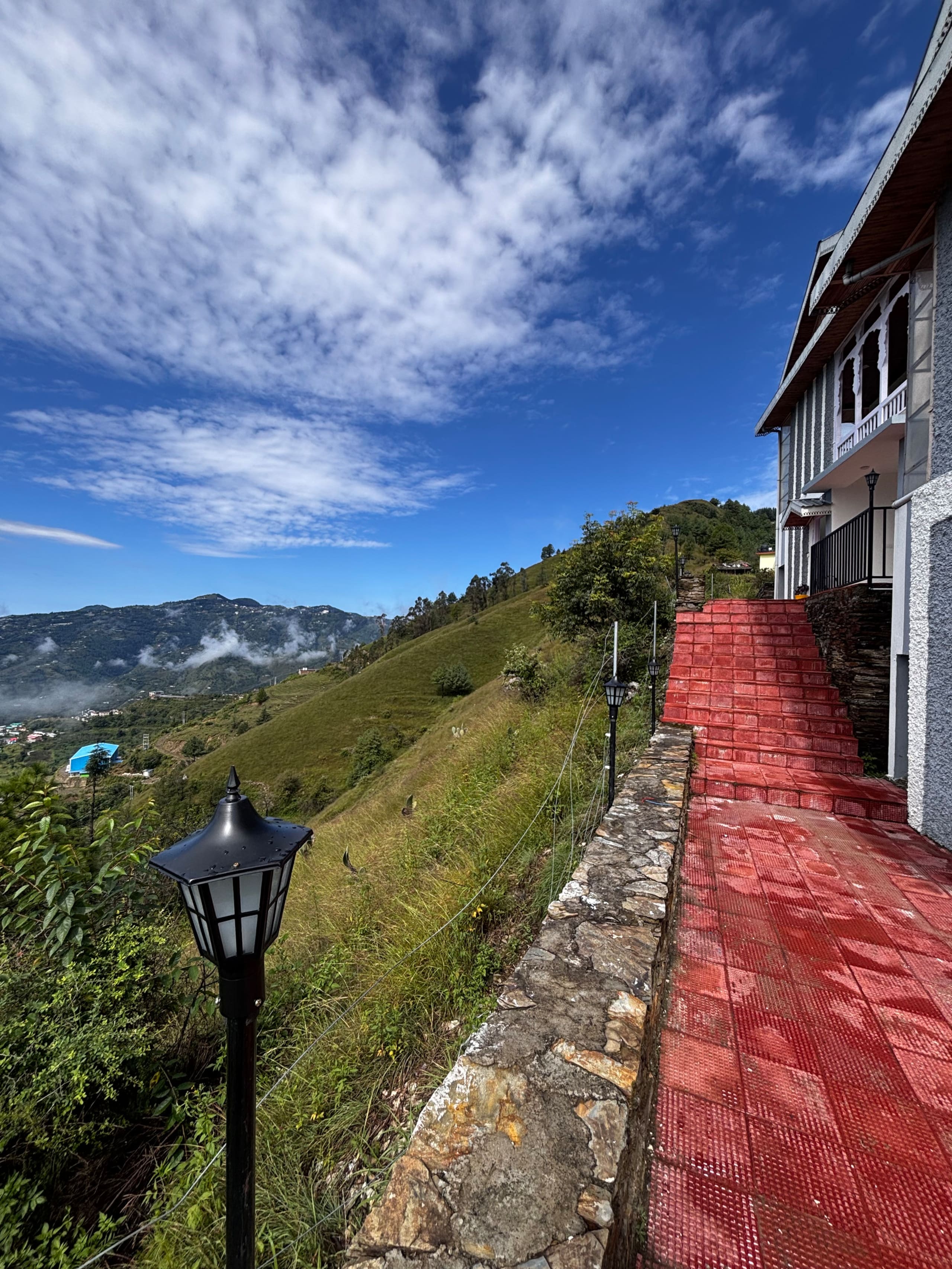 The hidden hedges - Himalayan Horizon House 16