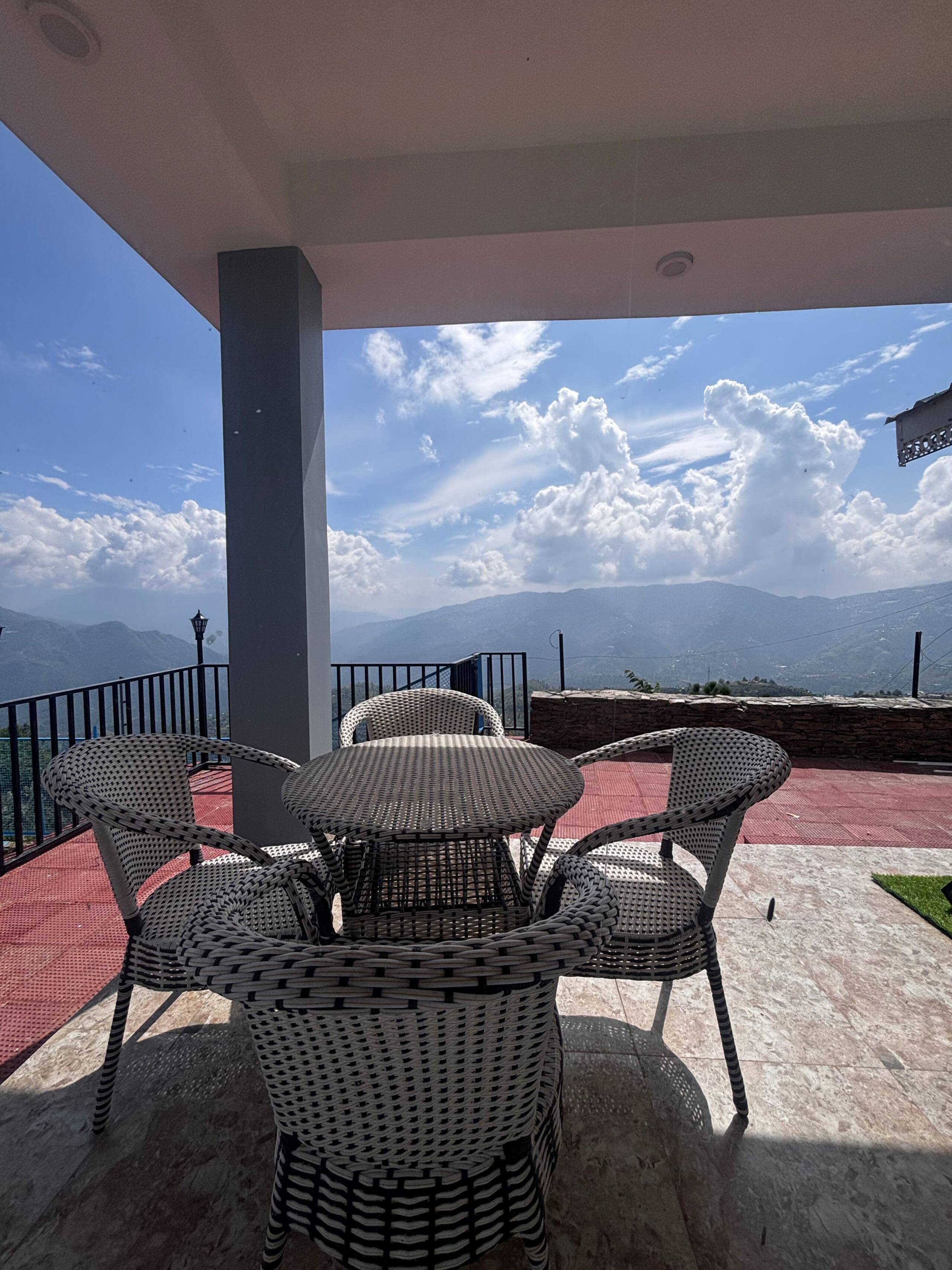 The hidden hedges - Himalayan Horizon House 12
