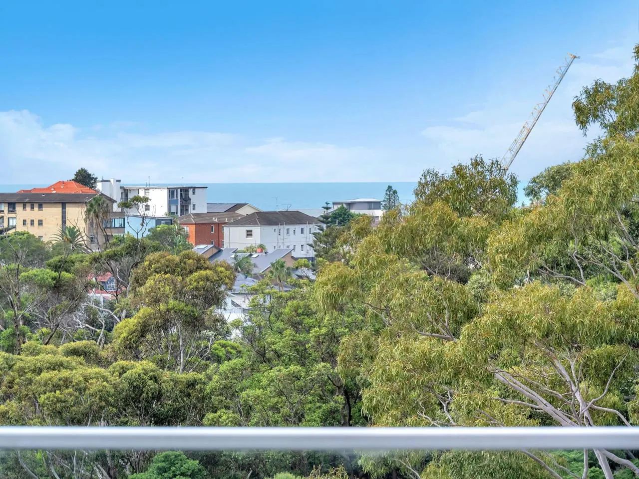 Hilltop Bronte Escape w/ Balcony & Nice Views! 10