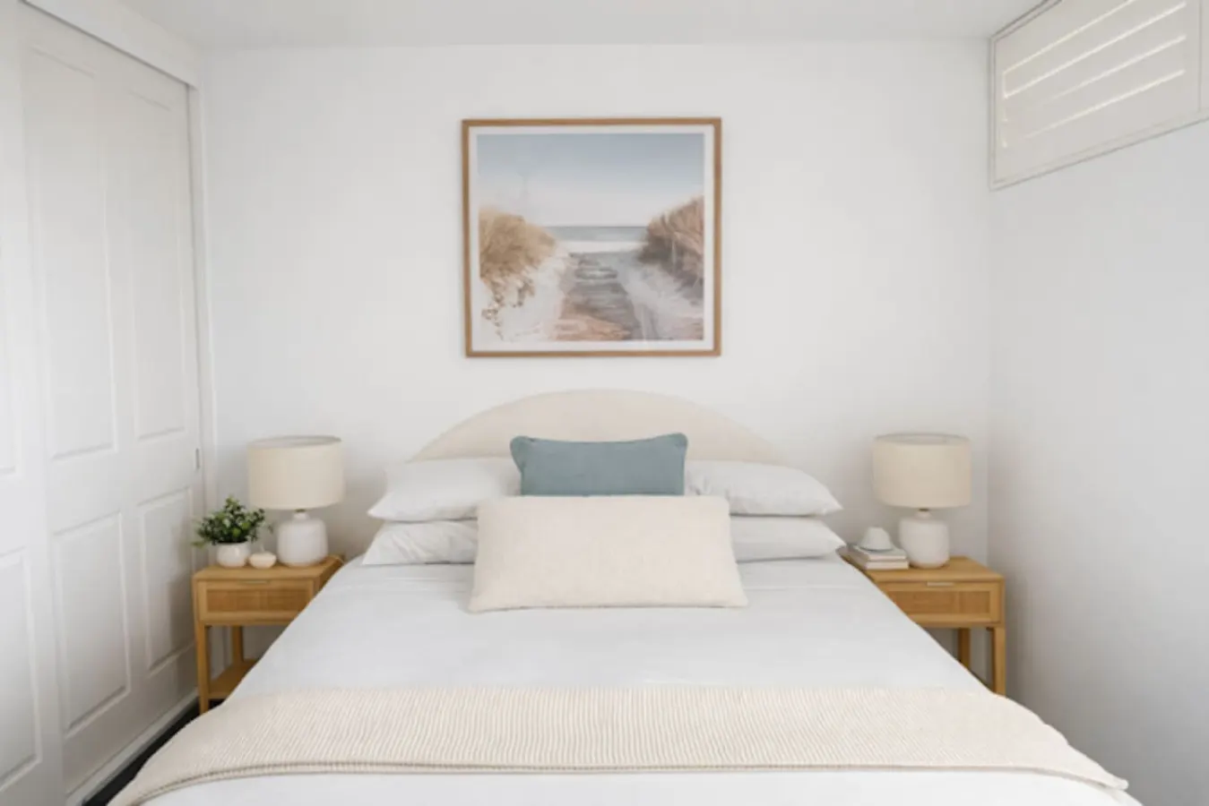 Hilltop Bronte Escape w/ Balcony & Nice Views! 12