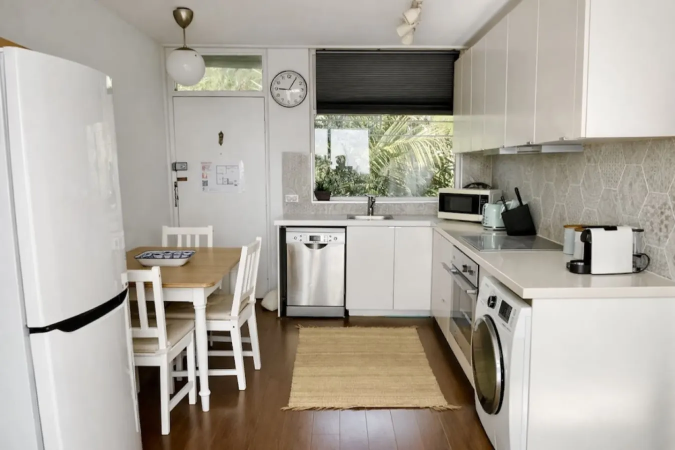 Hilltop Bronte Escape w/ Balcony & Nice Views! 15
