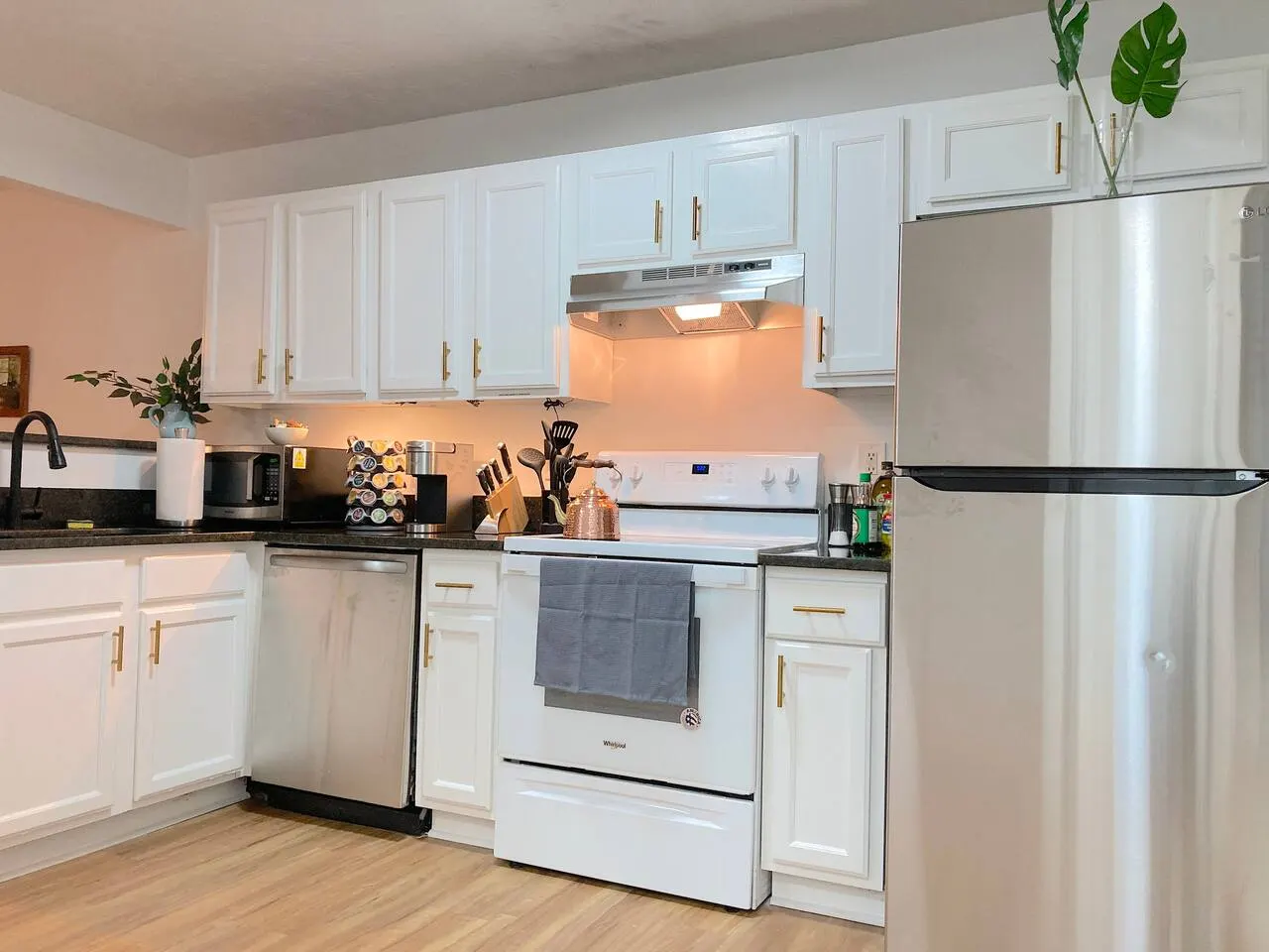 Cozy townhome with TWO KING and ONE QUEEN Beds 11