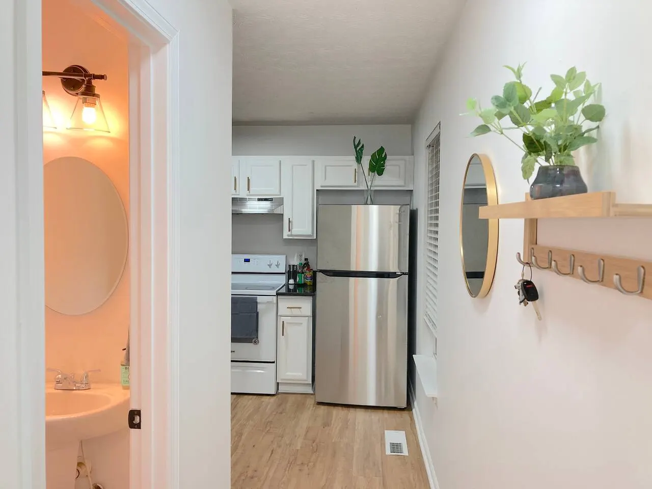 Cozy townhome with TWO KING and ONE QUEEN Beds 12