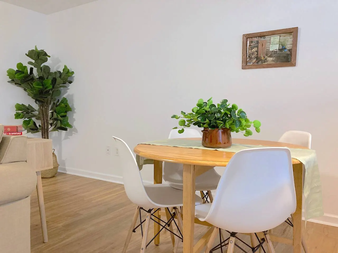 Cozy townhome with TWO KING and ONE QUEEN Beds 17
