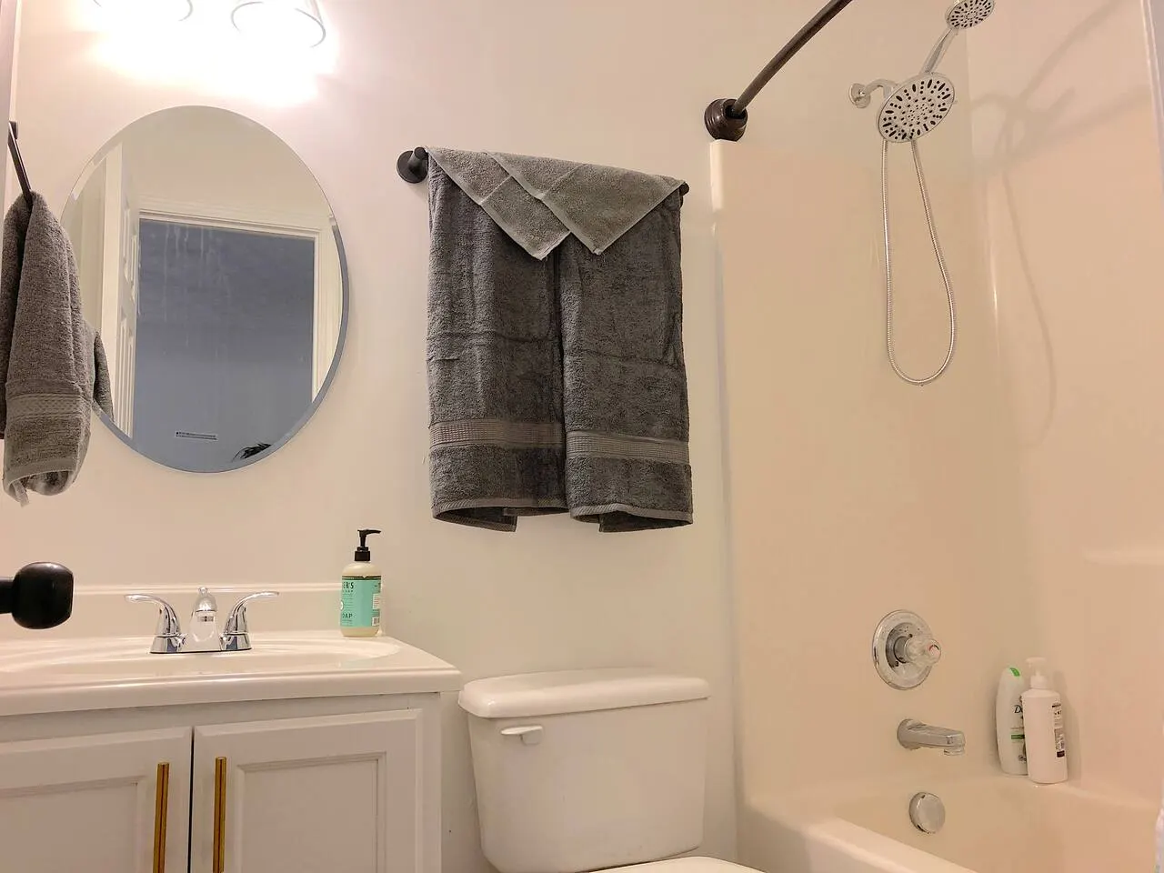 Cozy townhome with TWO KING and ONE QUEEN Beds 19