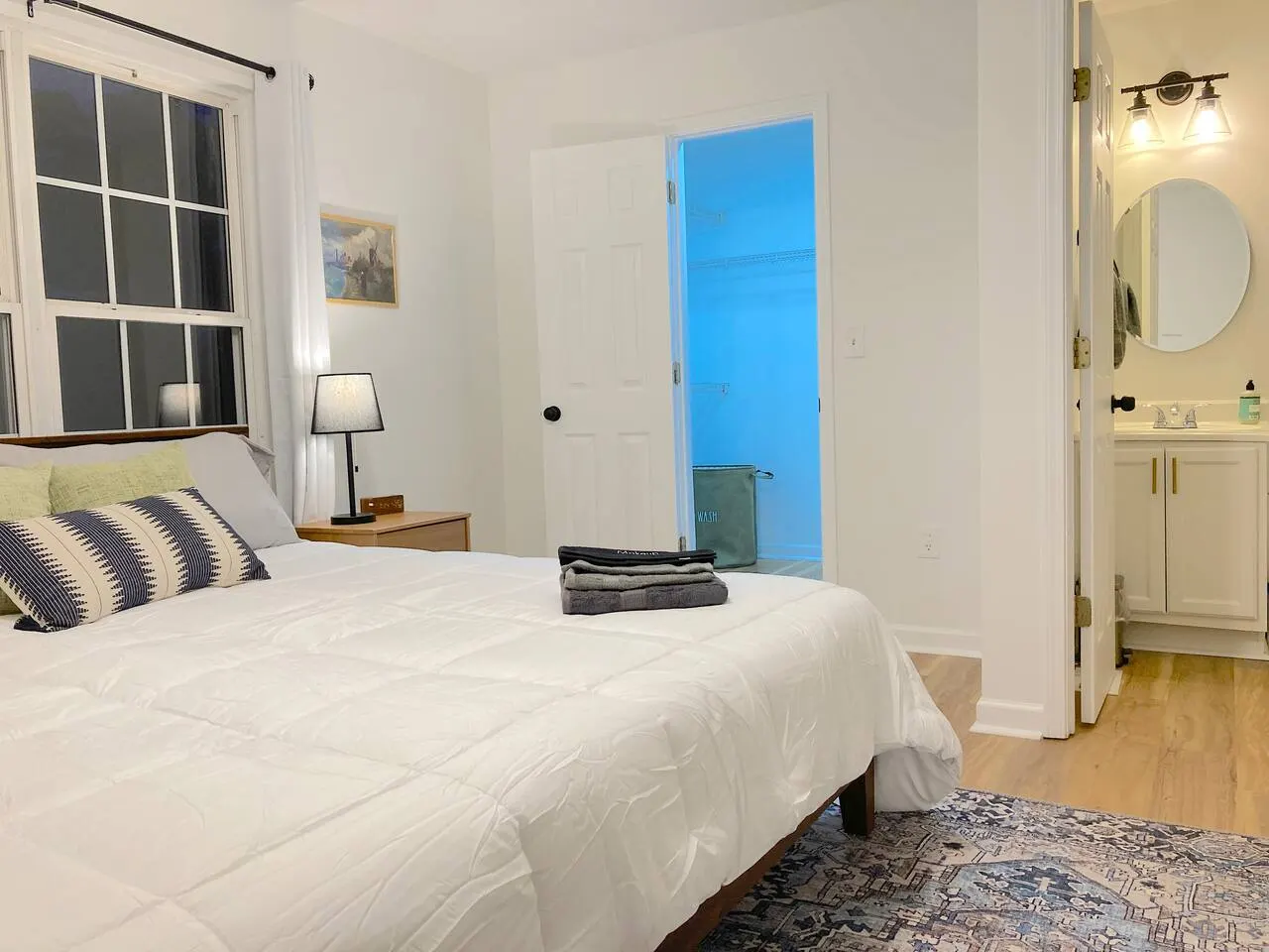 Cozy townhome with TWO KING and ONE QUEEN Beds 3