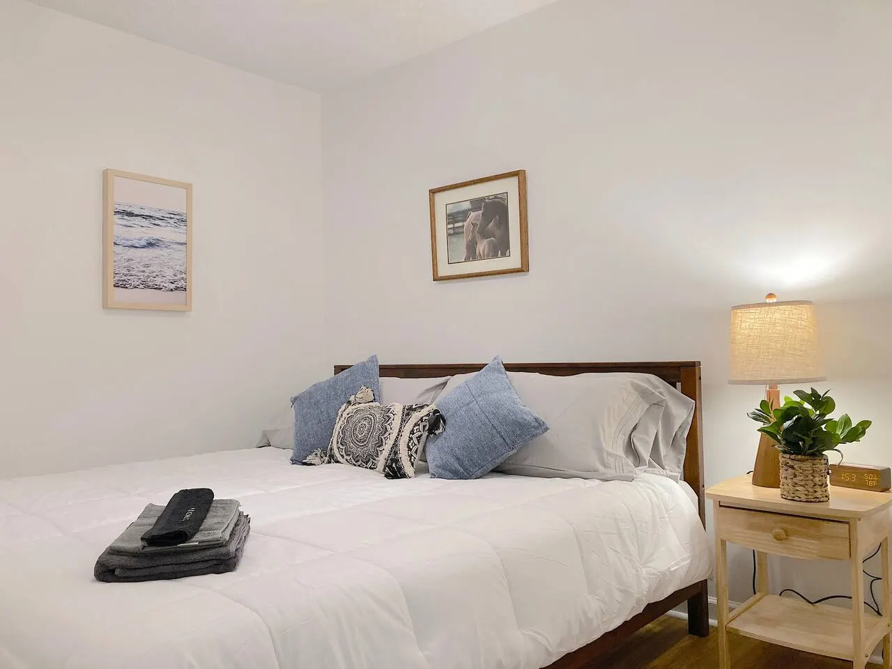 Cozy townhome with TWO KING and ONE QUEEN Beds 5