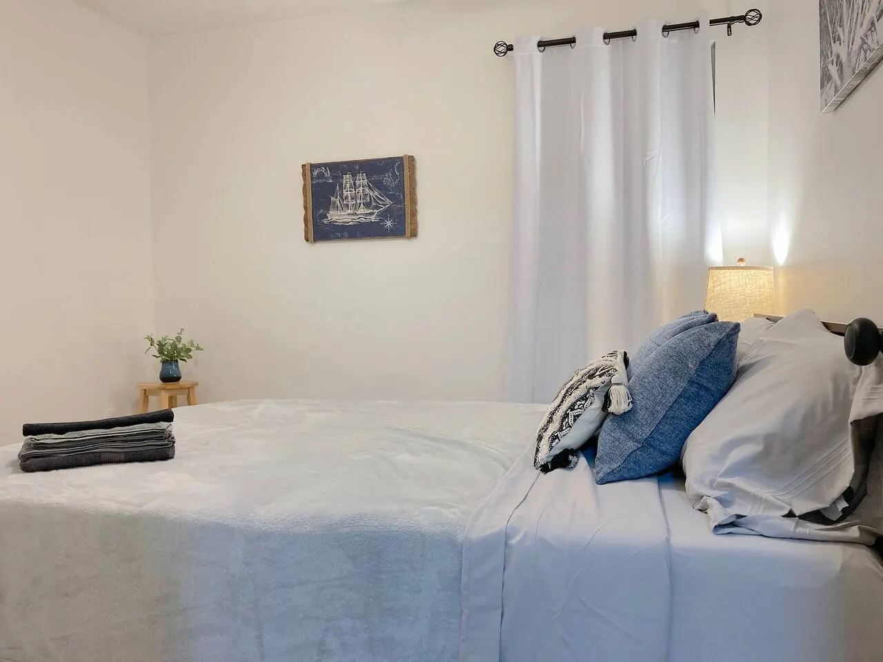 Cozy townhome with TWO KING and ONE QUEEN Beds 7