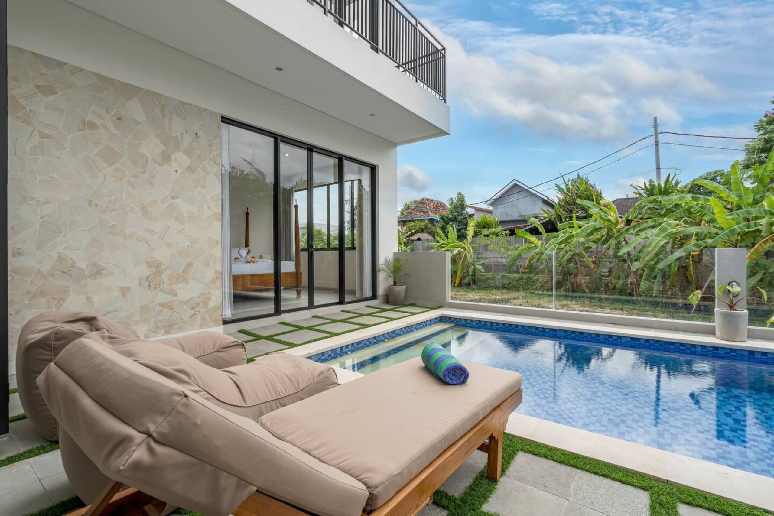 Chic Private 6 BR Villa - Prime Location in Canggu — photo 3