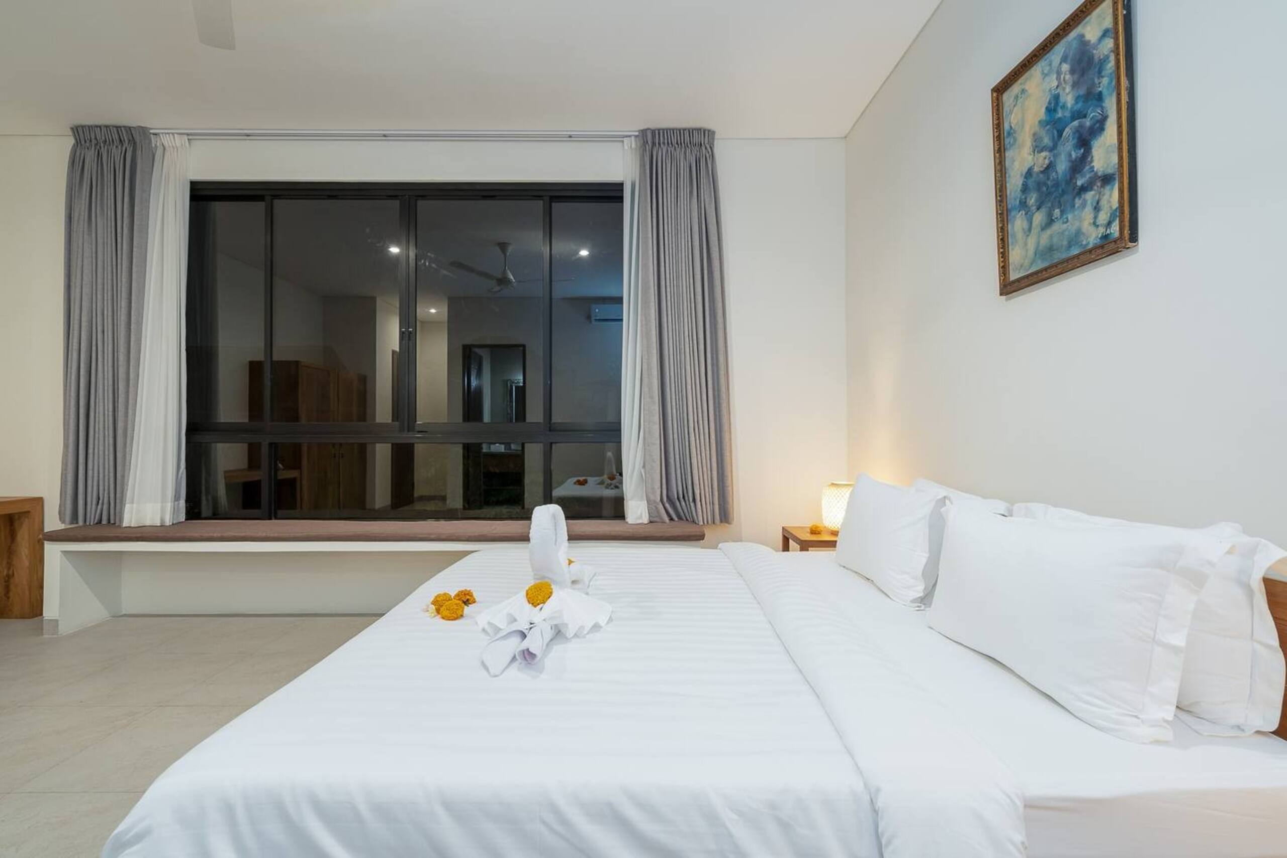 Chic Private 6 BR Villa - Prime Location in Canggu 40