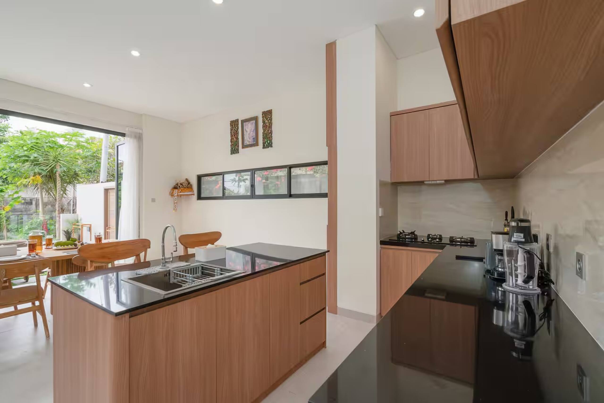 Chic Private 6 BR Villa - Prime Location in Canggu 20