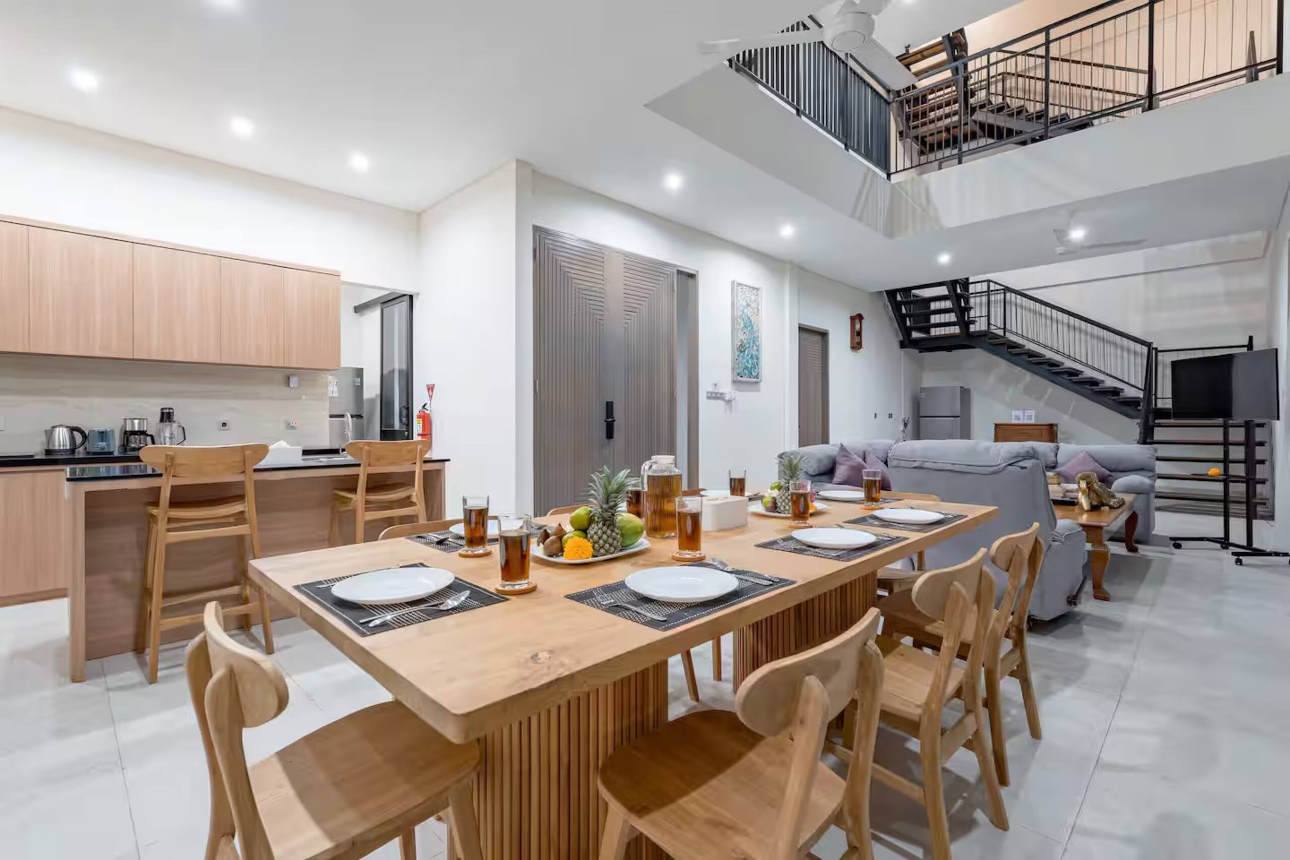 Chic Private 6 BR Villa - Prime Location in Canggu 25