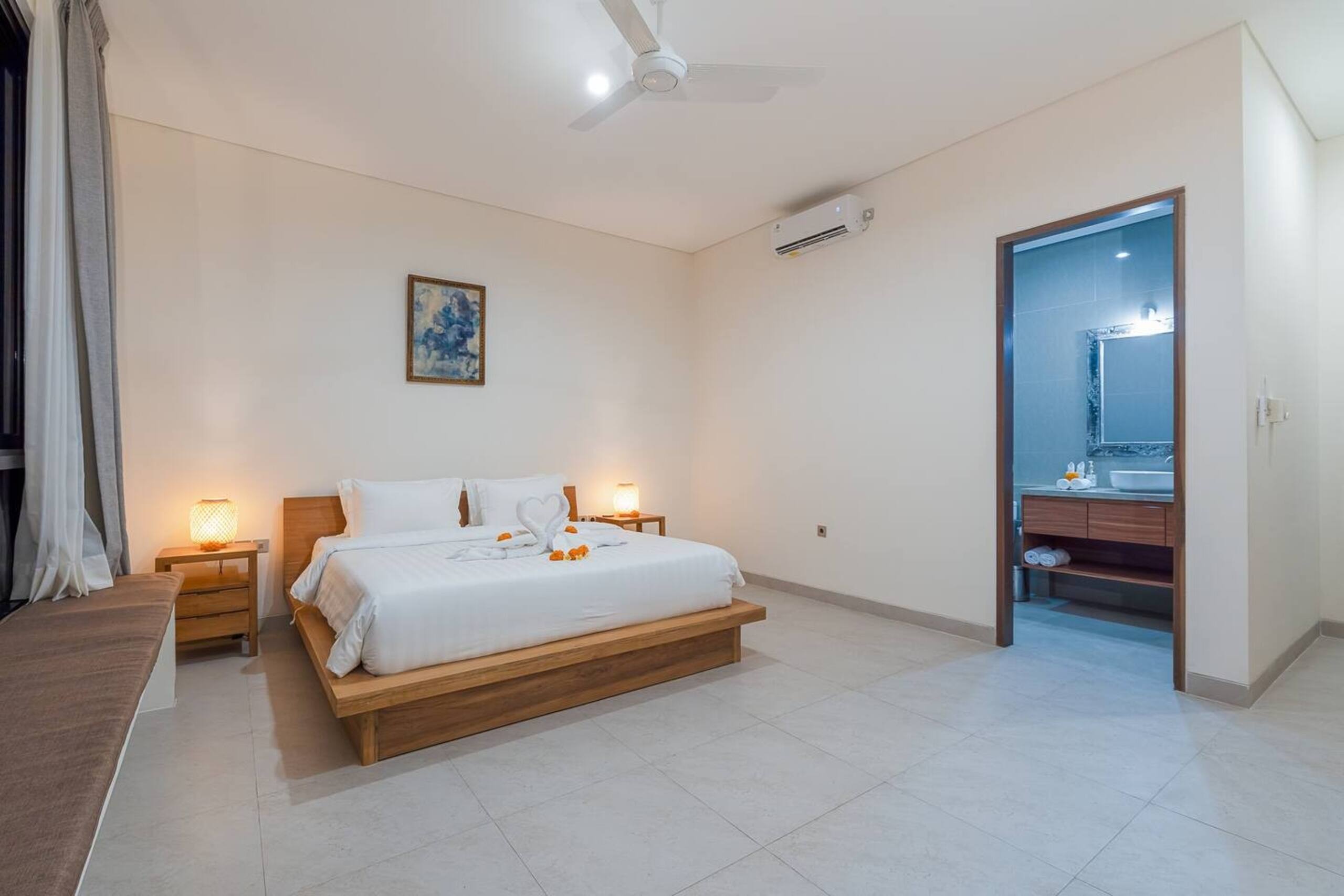 Chic Private 6 BR Villa - Prime Location in Canggu 38