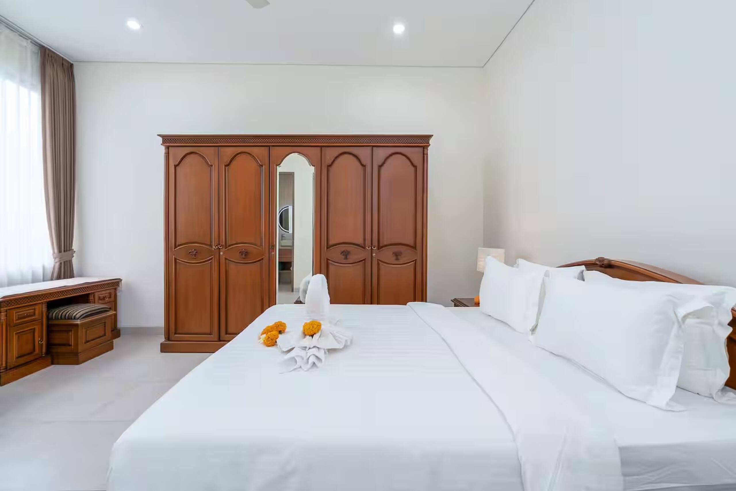 Chic Private 6 BR Villa - Prime Location in Canggu 6
