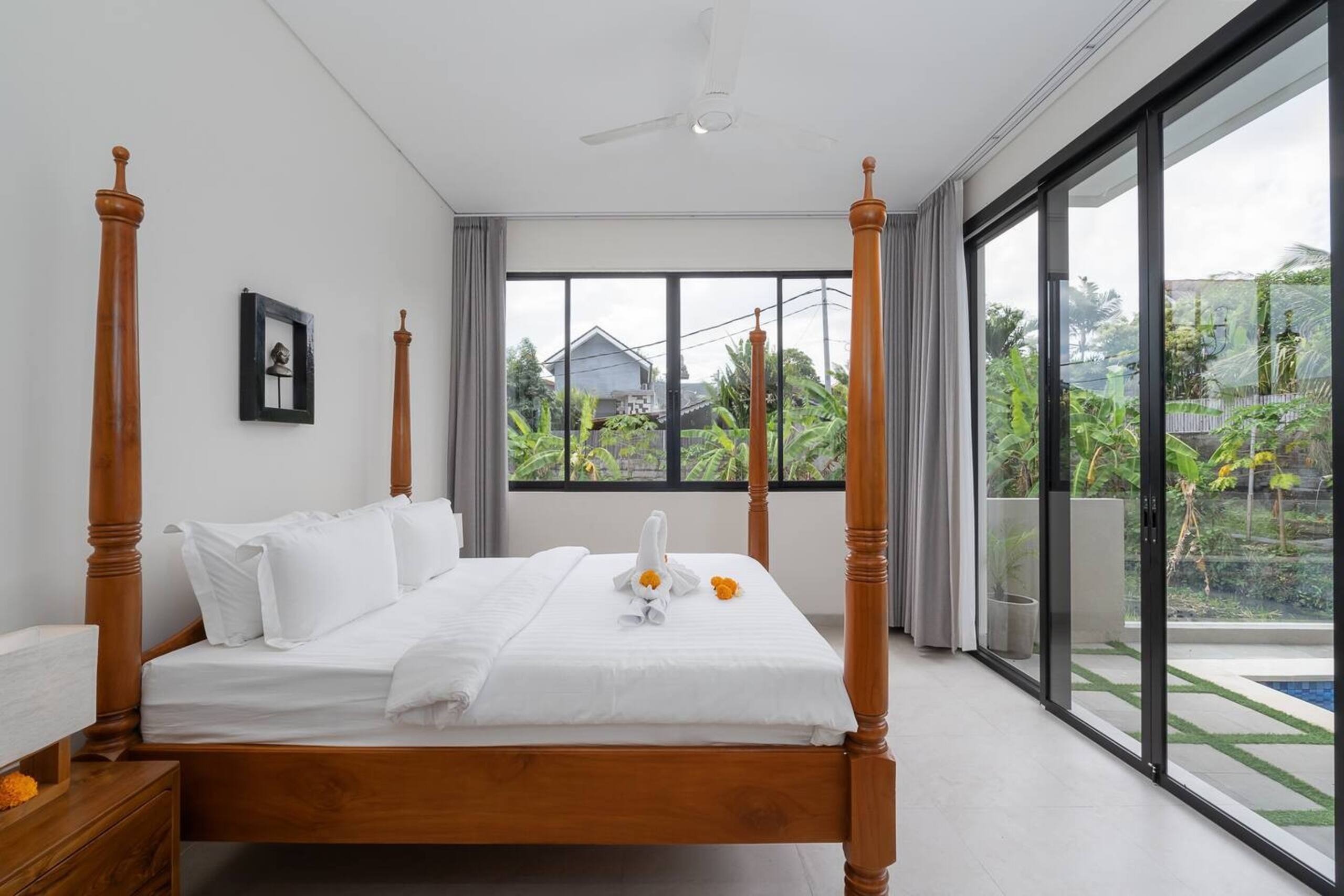 Chic Private 6 BR Villa - Prime Location in Canggu 35