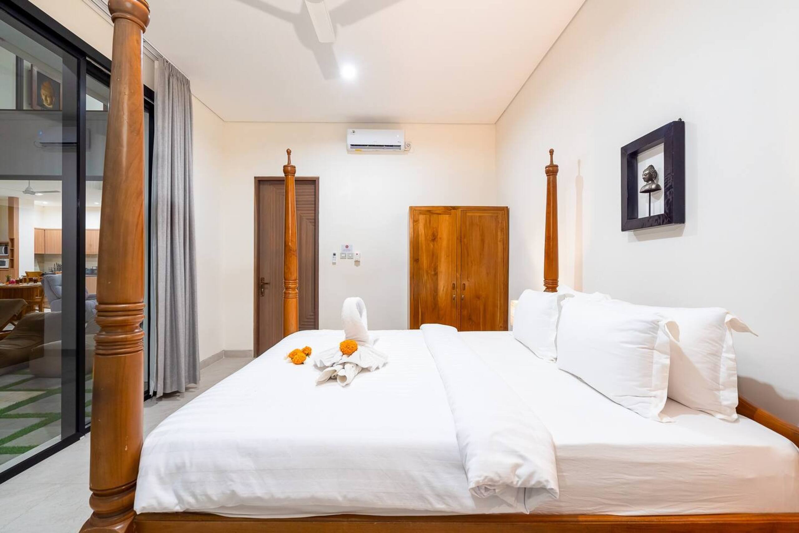 Chic Private 6 BR Villa - Prime Location in Canggu 36