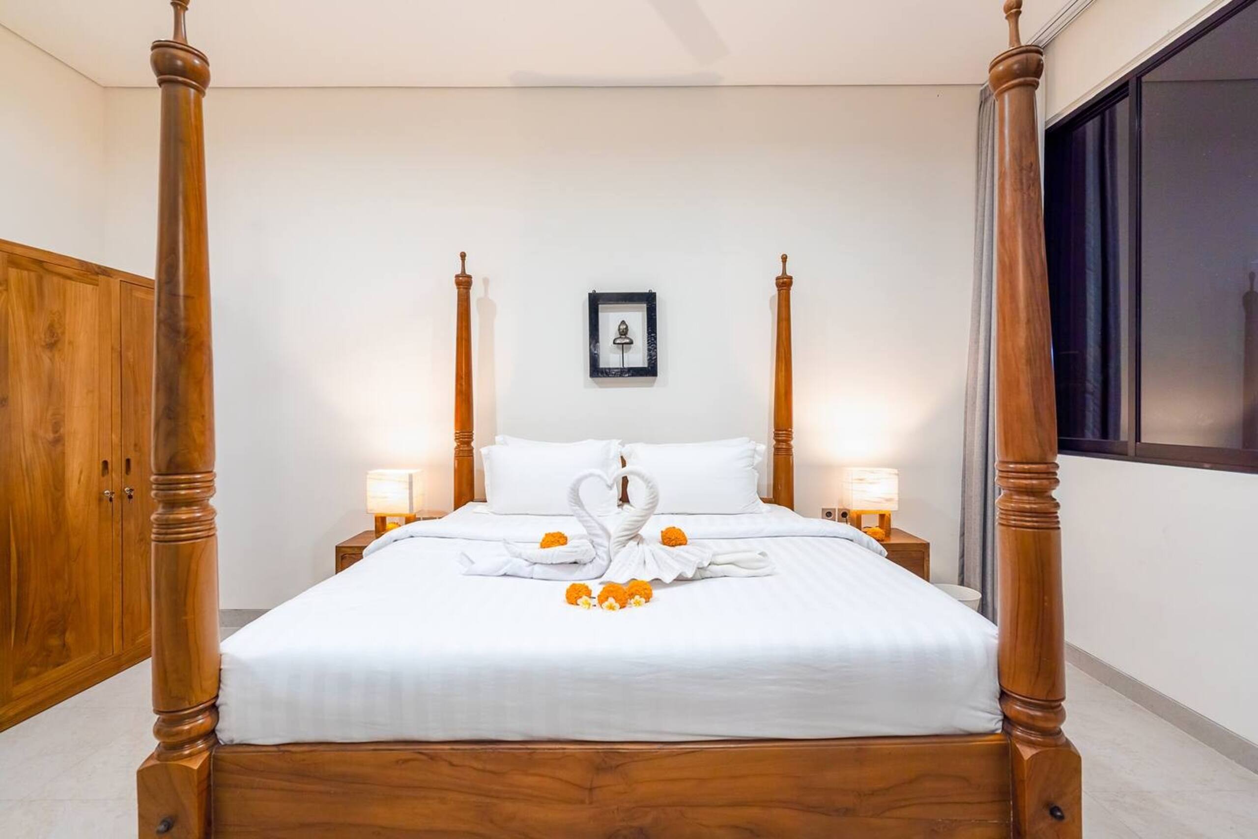 Chic Private 6 BR Villa - Prime Location in Canggu — photo 2
