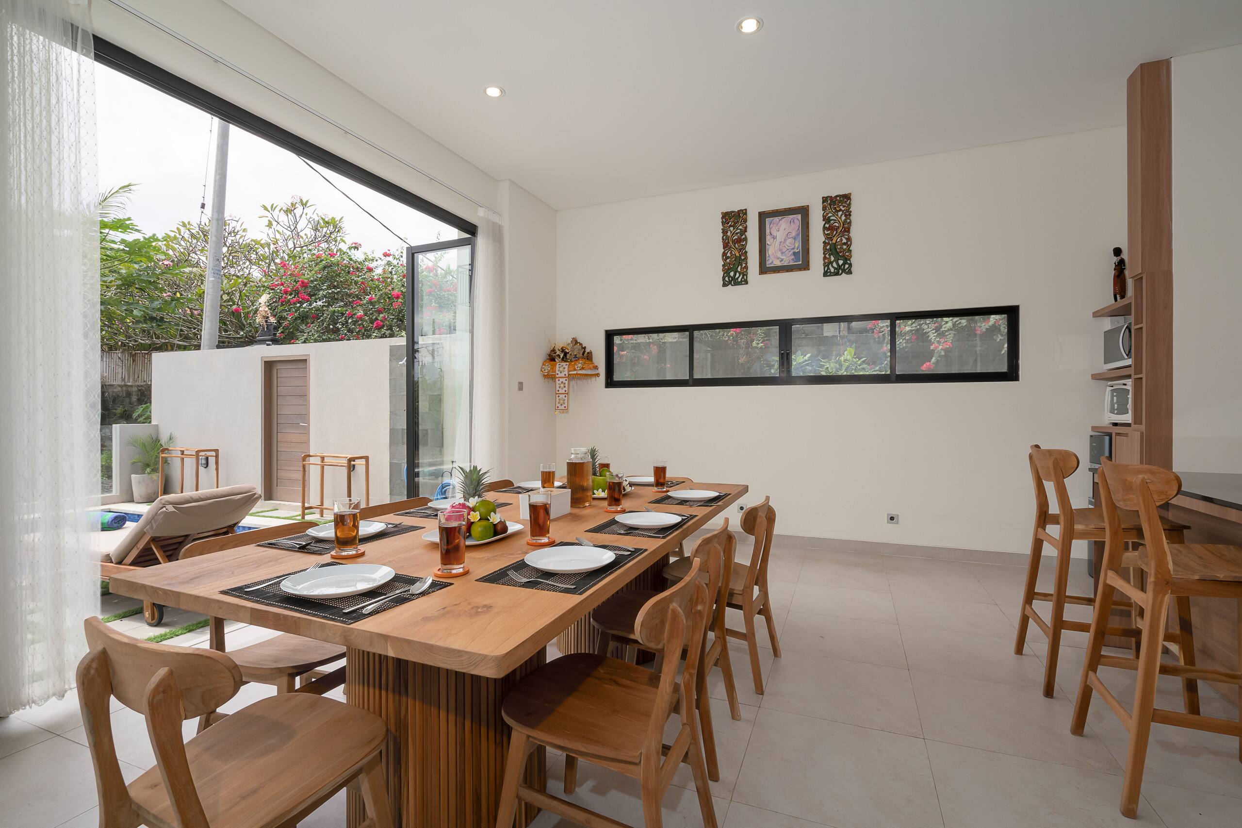 Chic Private 6 BR Villa - Prime Location in Canggu 23
