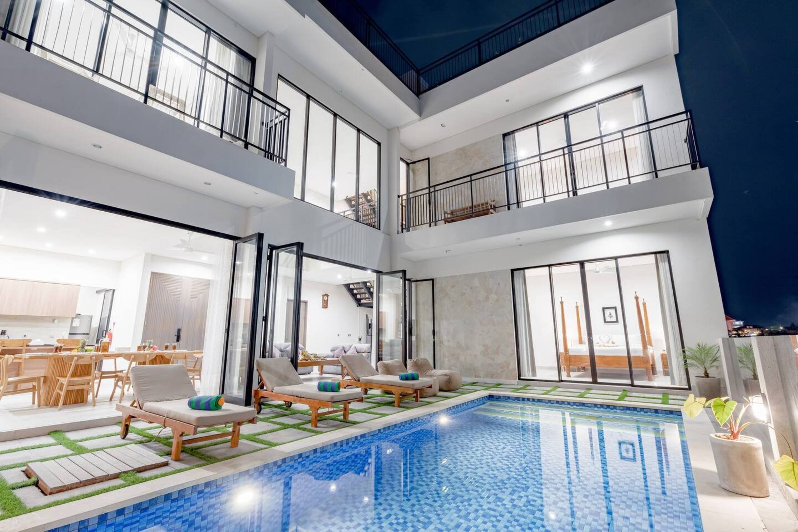 Chic Private 6 BR Villa - Prime Location in Canggu