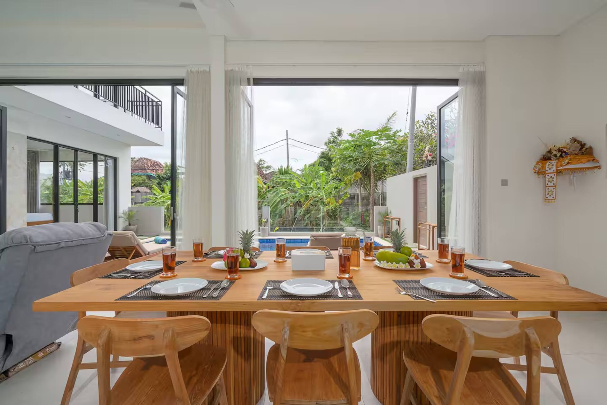 Chic Private 6 BR Villa - Prime Location in Canggu — photo 5