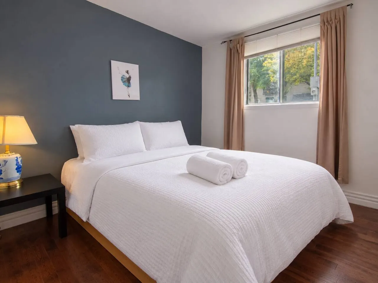 Stunning 3BR Free Parking Close to MTL 9