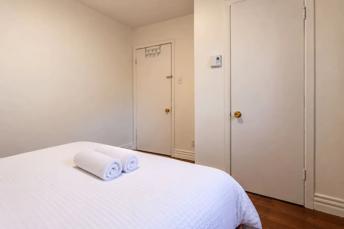 Stunning 3BR Free Parking Close to MTL 11
