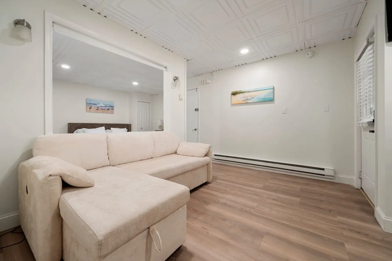 Jacuzzi Suite Near Beach | The Beachside Co. #7 — photo 2